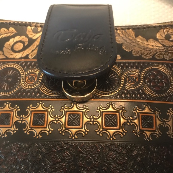 Calja Italian Artistic Leather Crossbody Handbag with Elegant Embossed Pattern - Picture 7 of 14